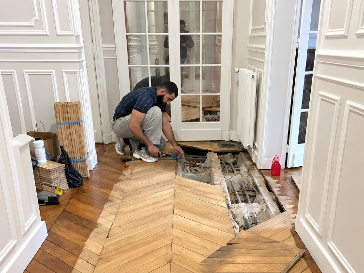 Compagnon WAG BTP reprenant le parquet en point de Hongrie rue Daru